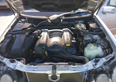 2000 Mercedes-Benz E 320 4M from USA, damaged, VIN WDBJF82J1YX035087